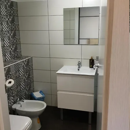 Apartment Rose 1 Mit Doppelbett Desenzano del Garda